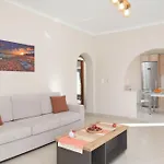 Daire Stamatis House *